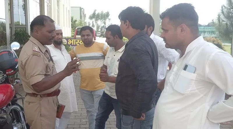 स्कूल प्रबंधक पर छात्र का हाथ तोड़ने का आरोप, हंगामा