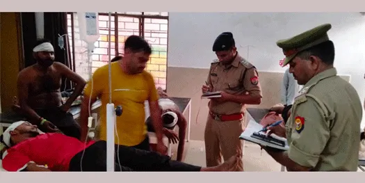 चकरोड पर बैठे किसानों पर दबंगों का हमला, छह घायल