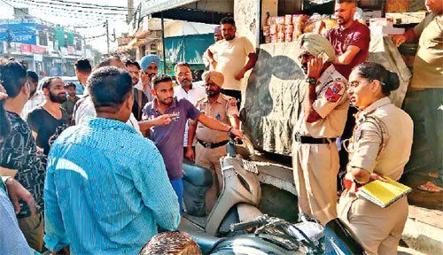 चोरों ने 4 दुकानों के तोड़े ताले, चोरी की बड़ी वारदातों को दिया अंजाम