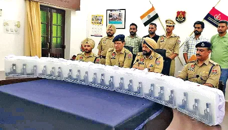 21 पिस्तौलों सहित गिरोह के 5 आरोपी गिरफ्तार