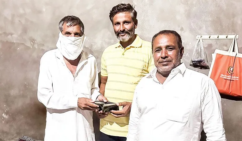 रुपयों से भरा पर्स देखकर भी नहीं डोला रामजी लाल का ईमान