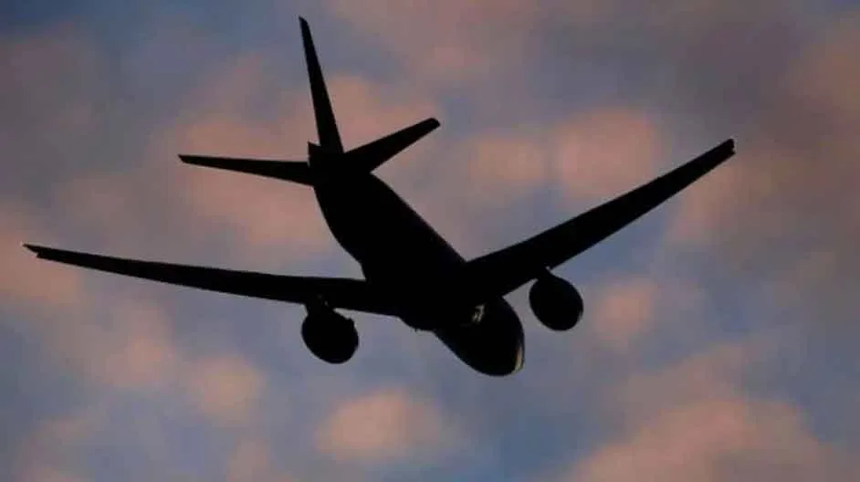 कनाडा के वैंकूवर अंतरराष्ट्रीय हवाई अड्डे पर दो विमानों में टक्कर