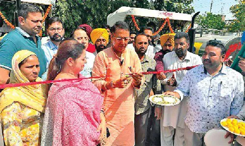 कैबिनेट मंत्री ने नगर कौंसिल को सौंपी 1.38 करोड़ की लागत वाली मशीनरी