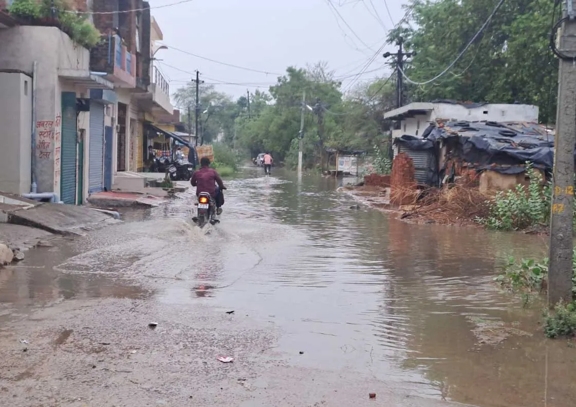 Weather Today Haryana: मौसम का मिजाज बदला, महीनों बाद झमाझम बरसे बदरा