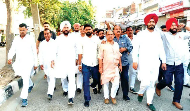 अबोहर में कांग्रेसी नेताओं ने फूंका पुतला