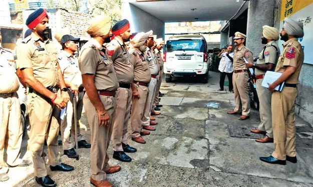 पुलिस ने असामाजिक तत्वों पर नकेल कसने के लिए चलाया चैकिंग अभियान