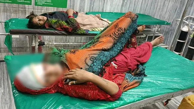 बस की टक्कर से बाइक पर सवार तीन जने घायल