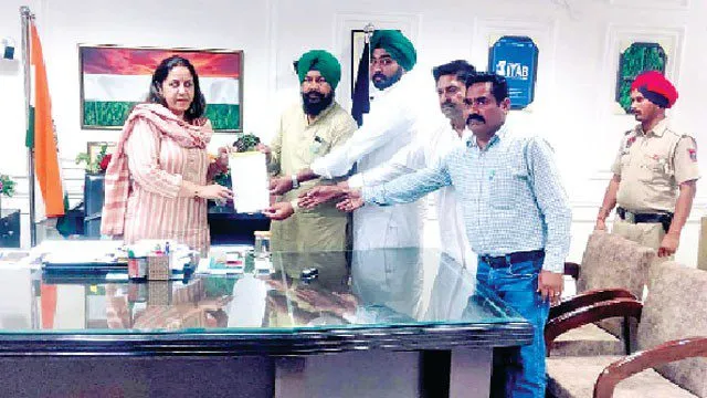 किन्नू बागवानों ने 8 अक्तूबर से 30 नवंबर तक किन्नू मंडी बंद रखने का लिया निर्णय