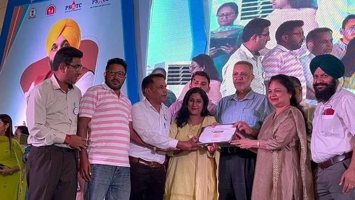 अबोहर ब्लॅड बैंक को स्वास्थ्य मंत्री ने दिया स्टेट अवार्ड