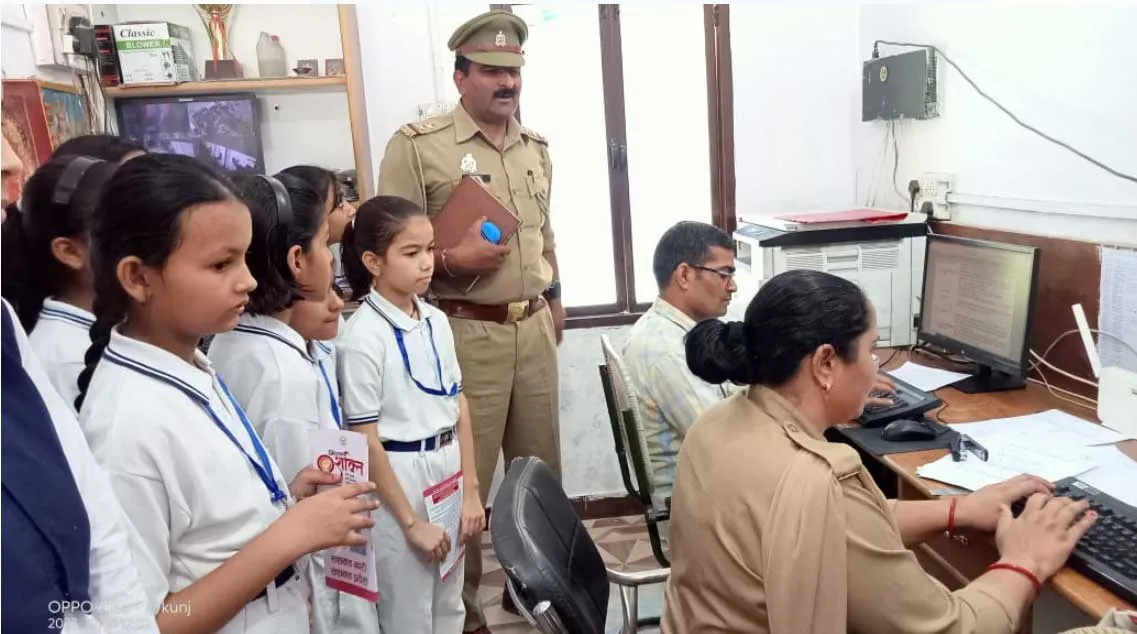 छात्राओं को रहना चाहिए सतर्क व जागरूक: रवि रत्न सिंह