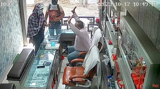बठिंडा में ज्वेलर से लूट, दुकान में घुसते ही तानी पिस्तौल