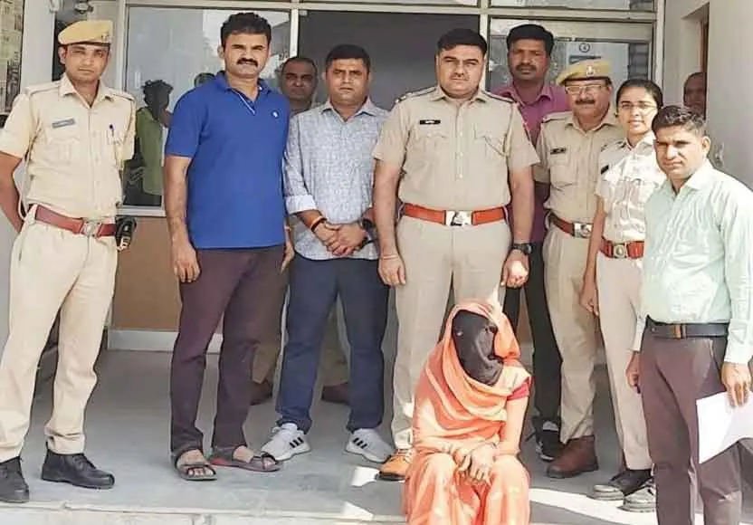 Blind murder revealed : महिला ने सिर कुचलकर की थी हत्या, बापर्दा गिरफ्तार