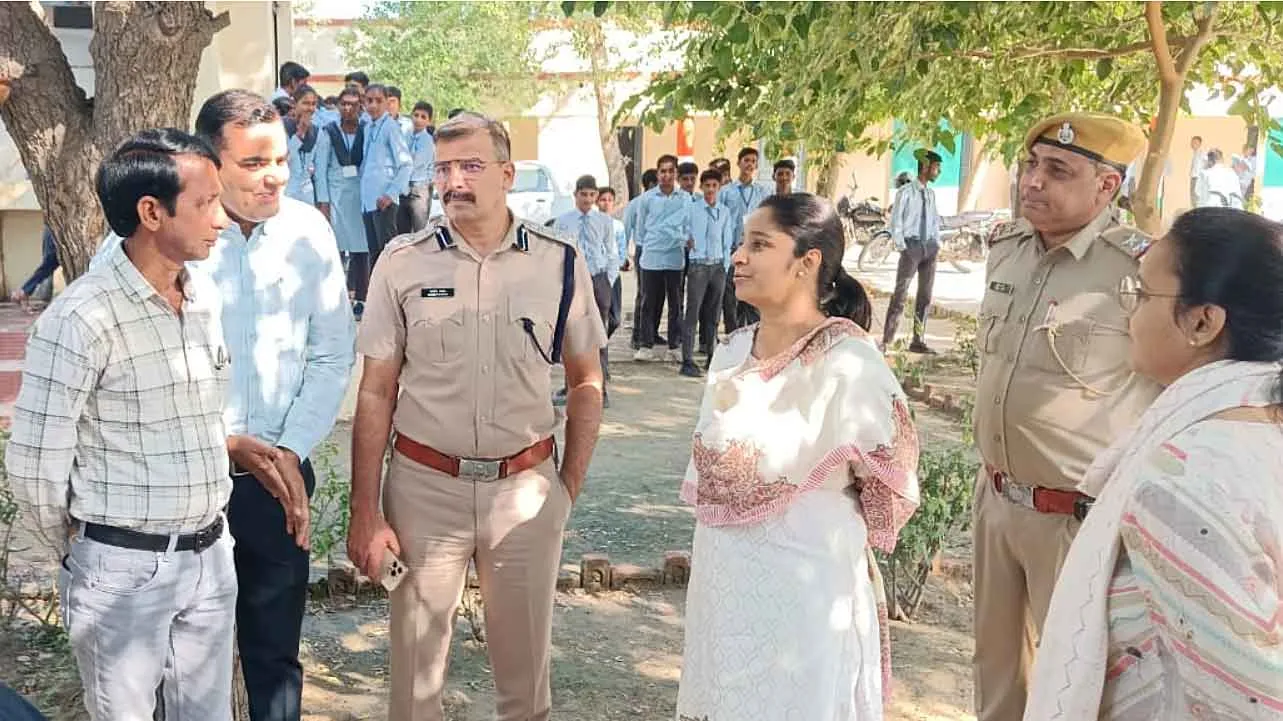 कलक्टर-एसपी ने संवेदनशील मतदान केन्द्रों का किया निरीक्षण