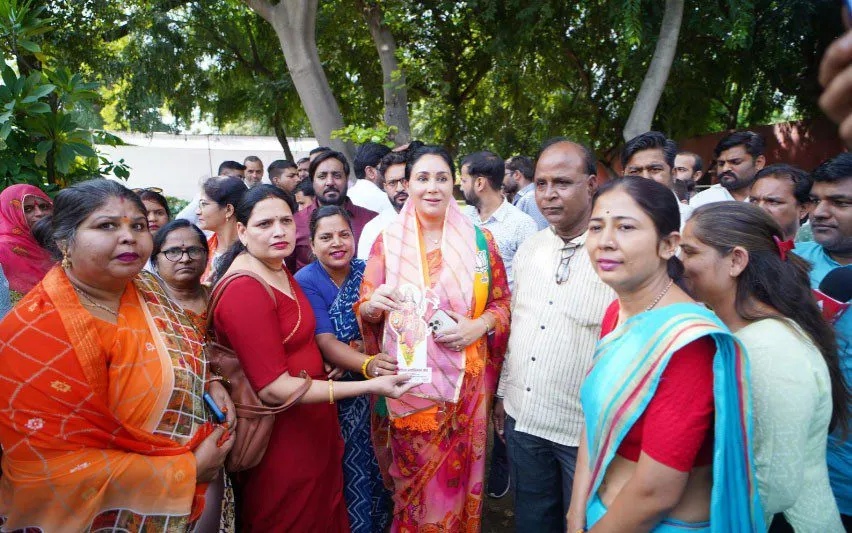 भाजपा प्रत्याशियों के कार्यालय पर उमड़ रहा कार्यकर्ताओं का हूजूम
