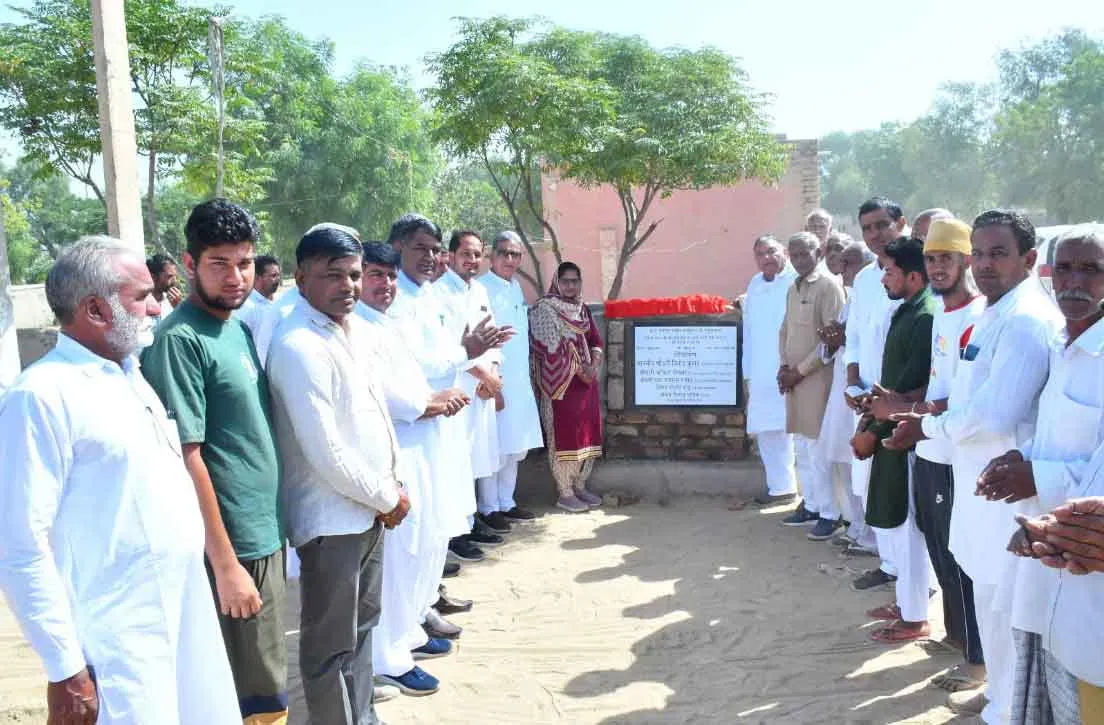 ग्राम पंचायत पक्काभादवां में हुआ सडक़ों मय नालियों का लोकार्पण