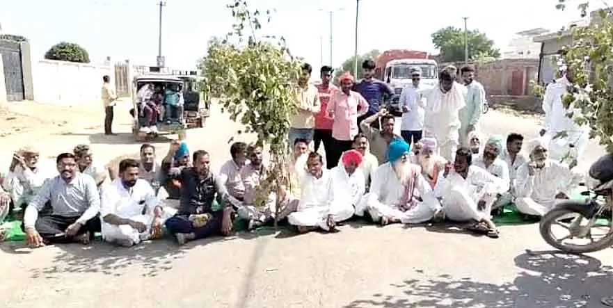 Farmers Protest in Hanumangarh: किसानों ने एक घंटे जाम किए हाइवे, वाहनों की लगी कतारें