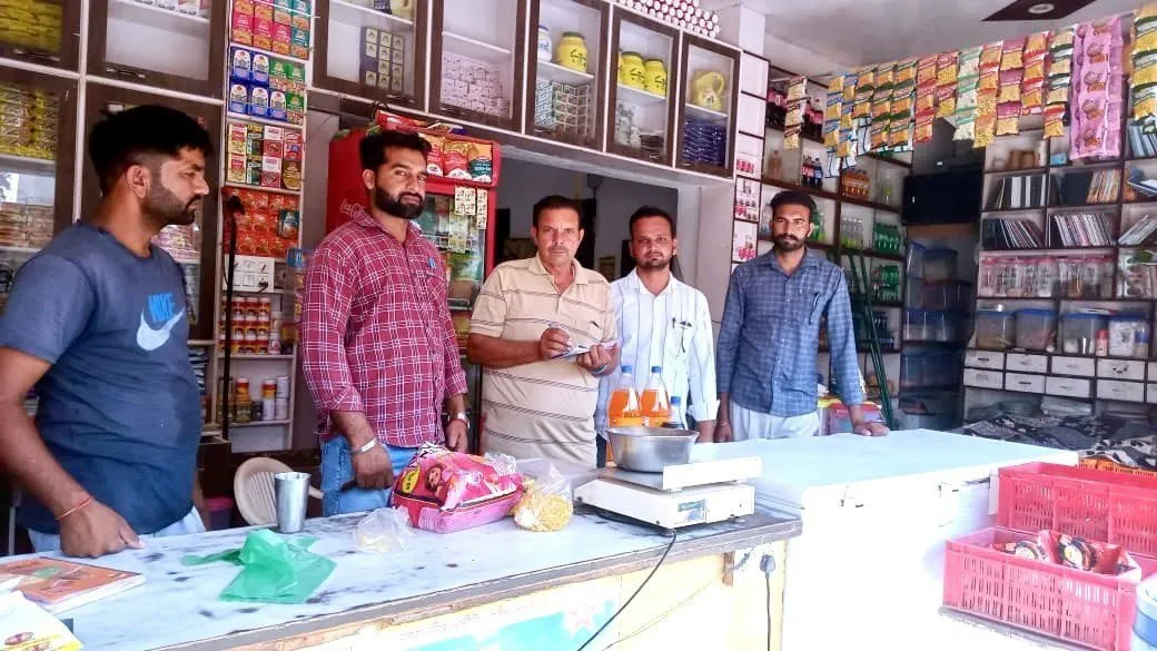 स्वास्थ्य विभाग ने तंबाकू विक्रेताओं के काटे चालान