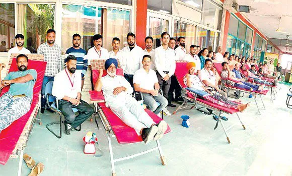 जैन आदर्श विद्यालय चुवाड़िया वाली में हुआ 160 यूनिट ‘रक्तदान’