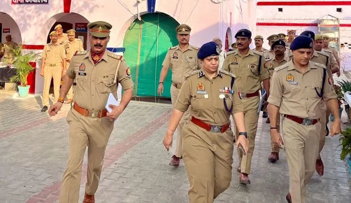 एडीजी जोन ने किया जिले का भ्रमण, थाने का निरीक्षण कर की समीक्षा