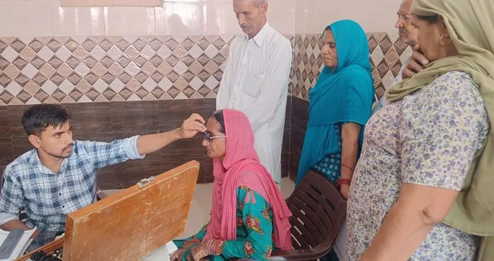 फ्री आंखों के कैंप में 252 मरीजों की की जांच