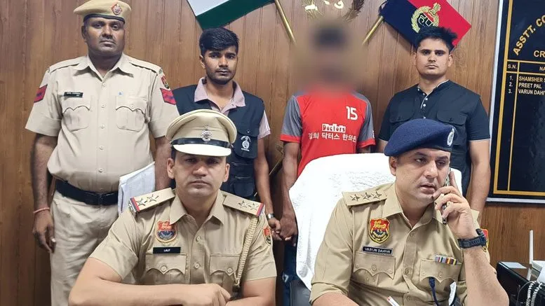 पैरोल से भागा कैदी घर से गिरफ्तार