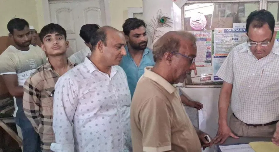 कैराना में एक अवैध क्लीनिक सीज, दो को नोटिस
