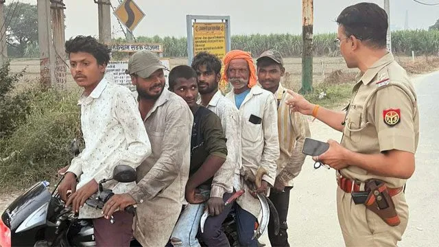 चौकी प्रभारी ने यातायात नियमों के उल्लंघन पर काटे चालान