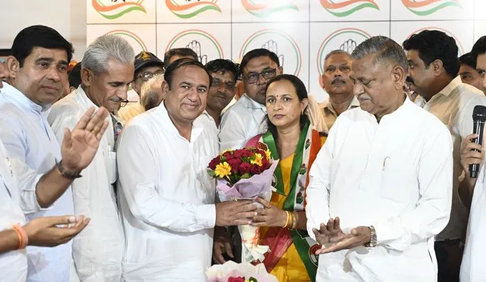 150 कार्यकर्ताओं ने बीजेपी-जेजेपी छोड़ कांग्रेस में जताई आस्था