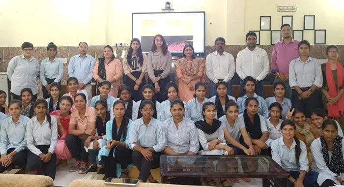पढ़ाई के साथ रोजगार के अवसर भी खोज छात्राएं: मलिक