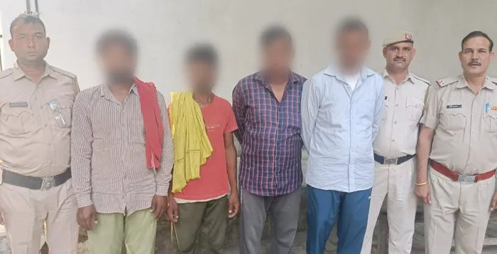 अवैध शराब से भरे कंटेनर पकड़े आरोपियों को न्यायालय में पेश कर भेजा जेल