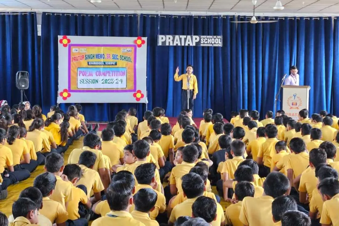 कविता पाठ प्रतियोगिता में चिराग व उन्नति रहे प्रथम