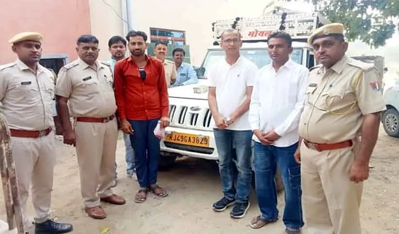 पिकअप गाड़ी से 2 लाख रुपए की संदिग्ध राशि जब्त