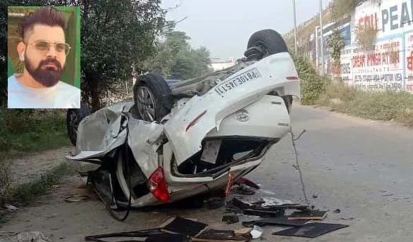 तेज रफ्तार कार पुल से गिरी, एक की मौत, 4 युवक घायल