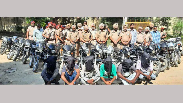 पुलिस ने 6 वाहन चोरों को दबोचा, 22 मोटरसाइकिल व स्कूटियां बरामद