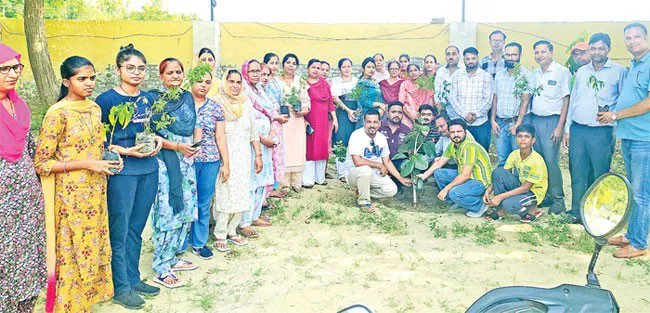 पर्यावरण को शुद्धता की सौगात दे रही ब्लॉक मलोट की साध-संगत