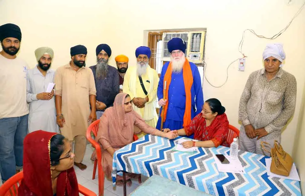 शिविर में 65 रोगियों की जांच कर दवाइयां वितरित