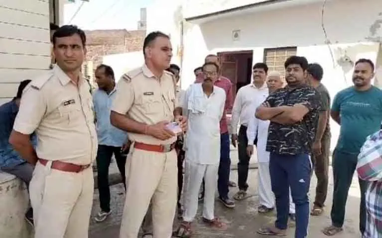 रिहायशी इलाके में मोबाइल टावर लगाने का विरोध
