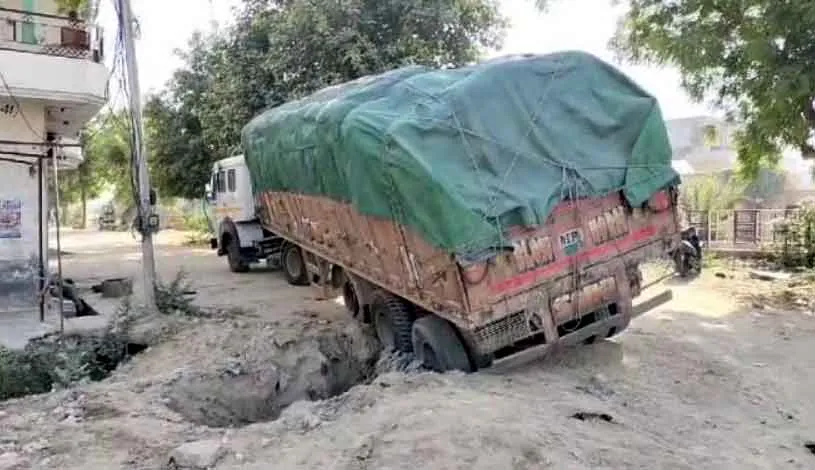 परेशानी का सबब बना कछुआ चाल से चल रहा ओवरब्रिज का निर्माण
