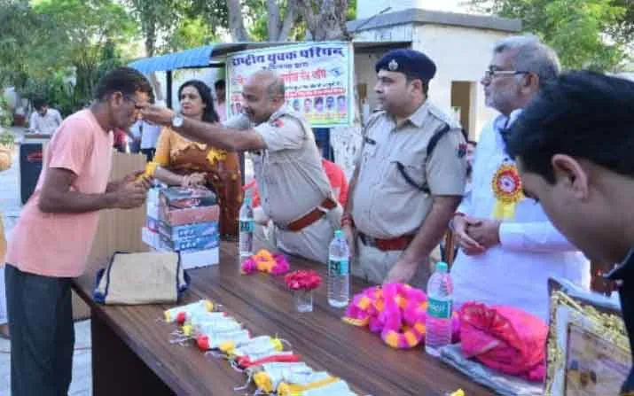 दृष्टिदोष वाले बंदियों को चश्मे वितरित
