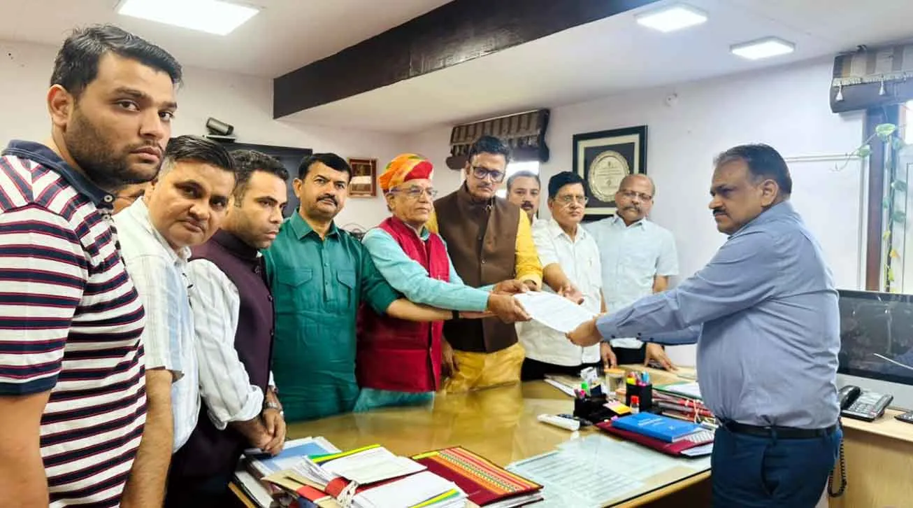 मुख्य सचिव उषा शर्मा को तत्काल कार्यमुक्त करे चुनाव आयोग: राजेन्द्र राठौड