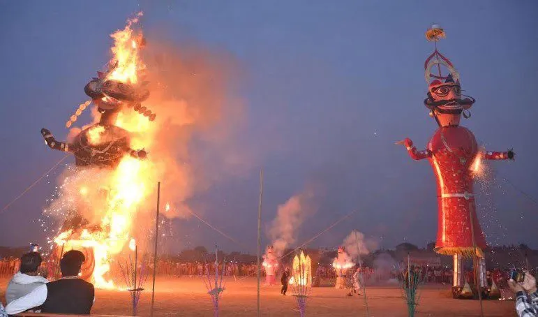 Dussehra: सरसा में दो अलग-अलग स्थानों पर हुआ रावण व कुंभकर्ण के पुतलों का दहन