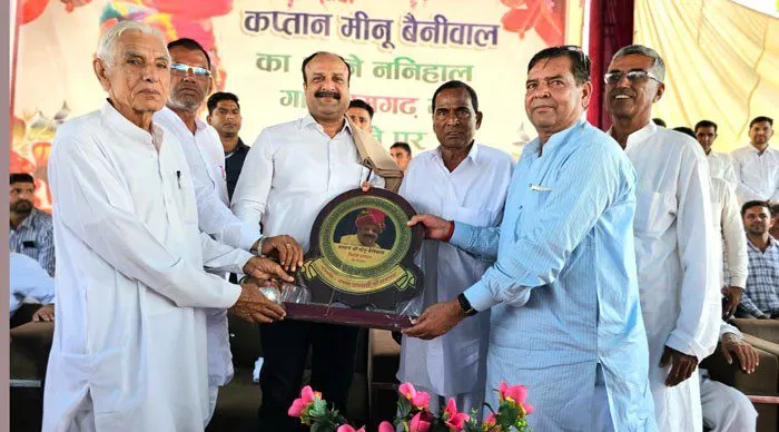 मेरे ननिहाल गांव रामगढ़ को विकास कार्य करवा कर चमका दूंगा समाजसेवी कप्तान मीनू बैनीवाल