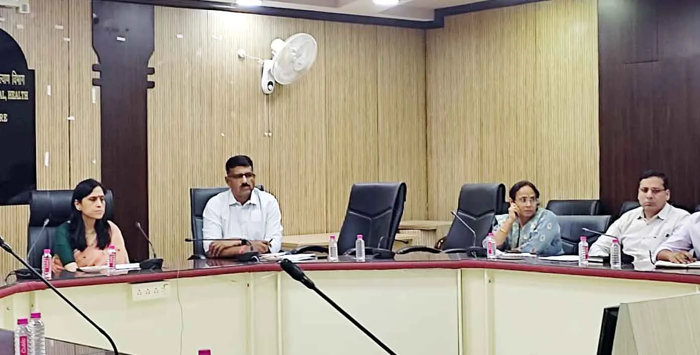 चिकित्साकर्मियों को बिना अनुमति मुख्यालय नहीं छोड़ने के निर्देश