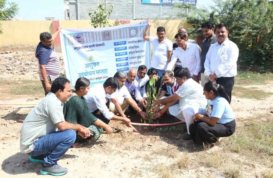 पर्यावरण शुद्धि दिवस पर रोपे पौधे
