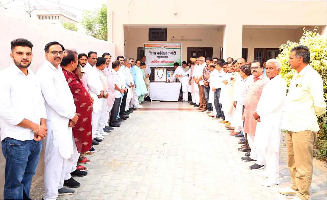 इंदिरा गांधी और वल्लभ भाई पटेल को अर्पित किए श्रद्धासुमन