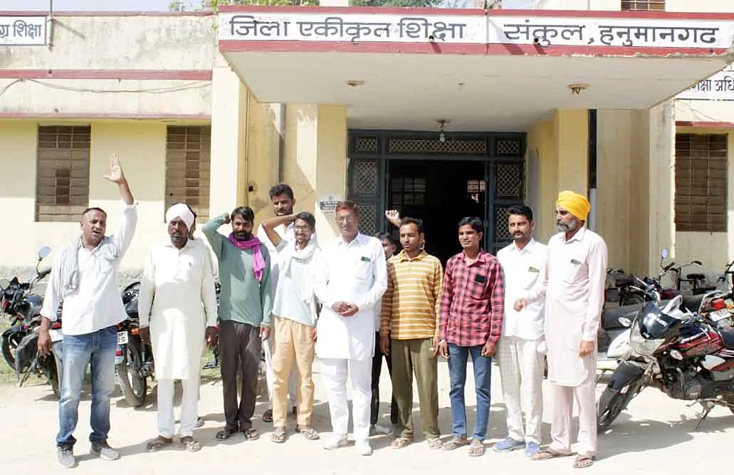 विद्यालय भवन स्थानांतरण का विरोध