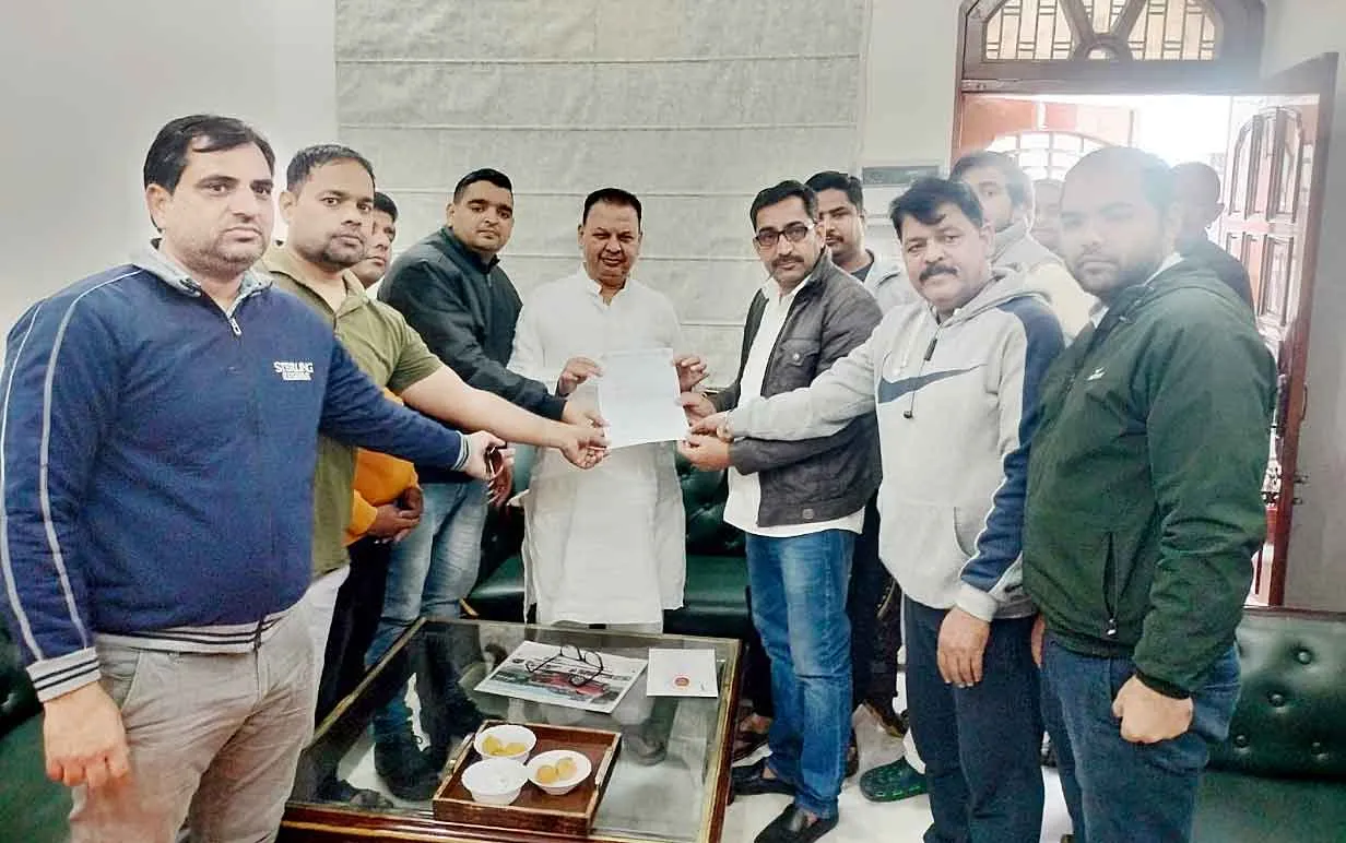 हरियाणा कंप्यूटर प्रोफेशनल संघ ने विधायक सर्राफ व किरण चौधरी को सौंपा मांगपत्र