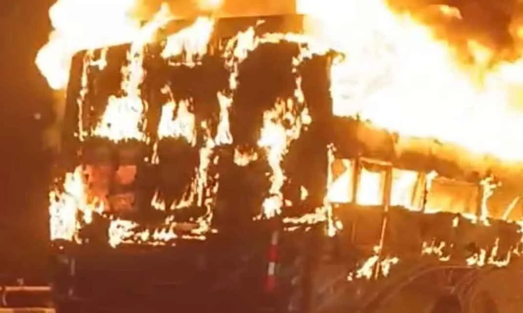 Gurugram Bus Fire: बस बनीं आग का गोला, एक महिला व बच्ची की मौत, 15 लोग झुलसे