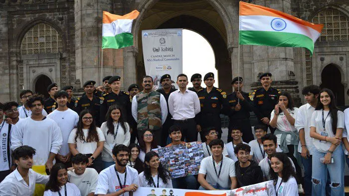 26/11 शहीदों के सम्मान में मीठीबाई क्षितिज व रोटरी क्लब ऑफ मुंबई सिटी की तरफ से कैंडल मार्च का आयोजन