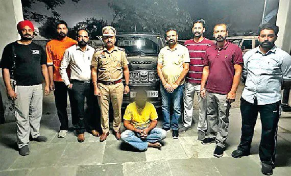 Punjab Police: पंजाब पुलिस ने 40 किमी तक पीछा कर दो तस्करों को किया गिरफ्तार